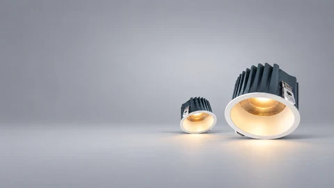 Đèn âm trần với ánh sáng ấm trên nền xám ngọc trai